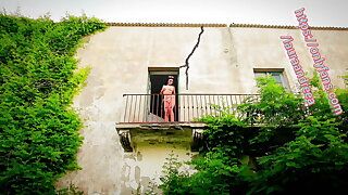 Italy – big abandoned house – balcony show
