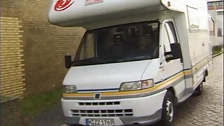Geile Lehrerin im Wohnmobil gebumst Retro